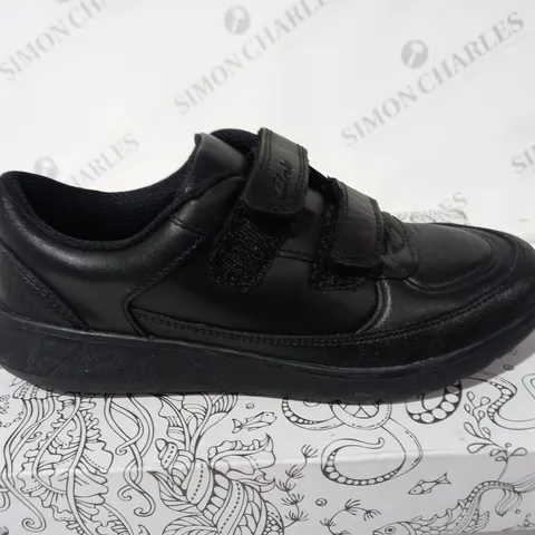 CLARKS SCAPE FLARE BLACK LEATHER KIDS SIZE 1.5