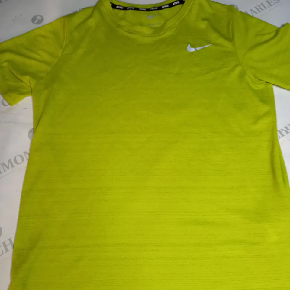 NIKE CASUAL RUNNING T-SHIRT SIZE L