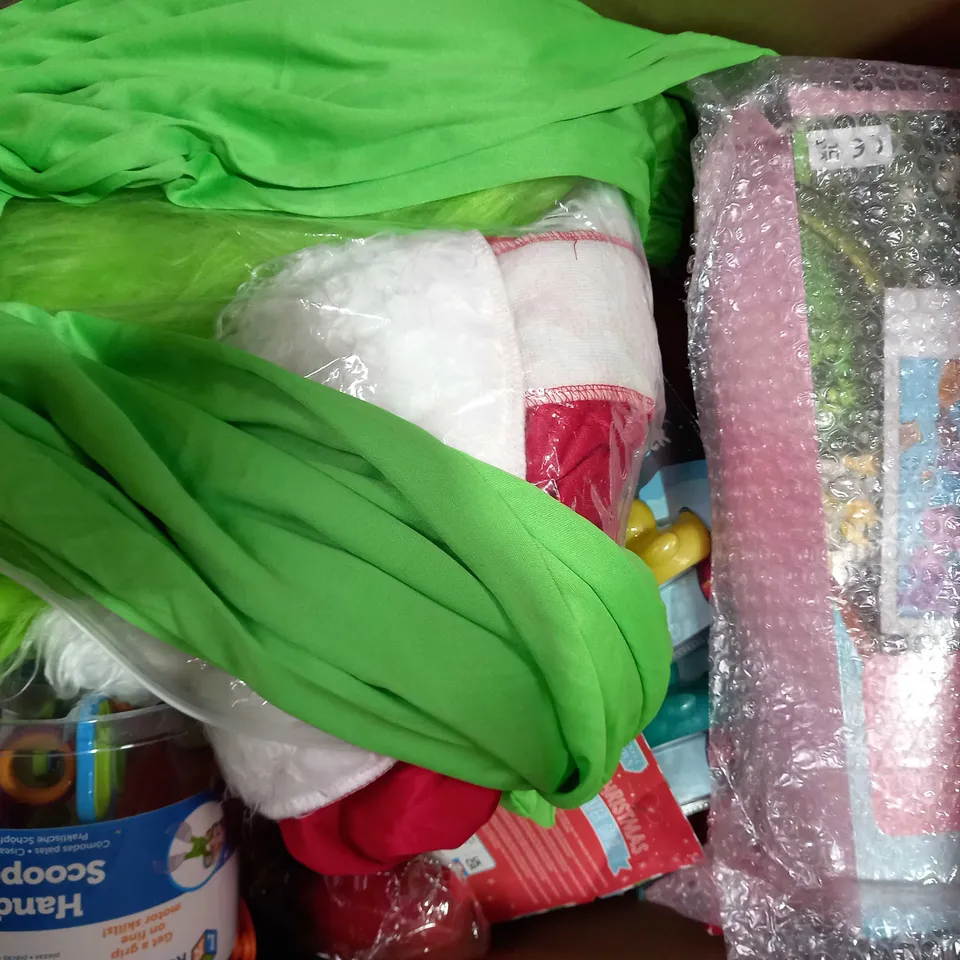 BOX OF APPROXIMATELY 15 ASSORTED TOYS AND GAMES TO INCLUDE BATH TIME DUCK, GIBSONS 1000 PIECE JIGSAW PUZZLE, SMALL SOLDIERS FIGURE, ETC