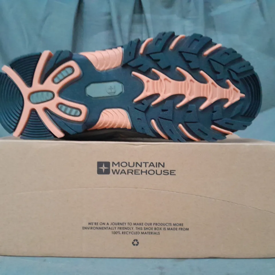 BOXED PAIR OF MOUNTAIN WAREHOUSE OSCAR 2 KID'S WALKING BOOTS IN GREY/ORANGE UK SIZE 5