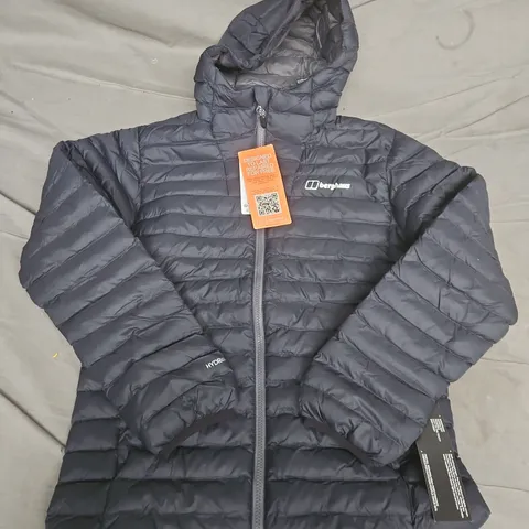 BERGHAUS MENS VASKYE JACKET IN NAVY - UK SMALL