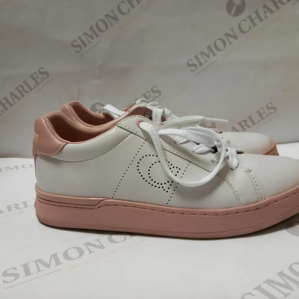 PAIR OF COACH LOWLINE LOW TOP TRAINERS SIZE 7