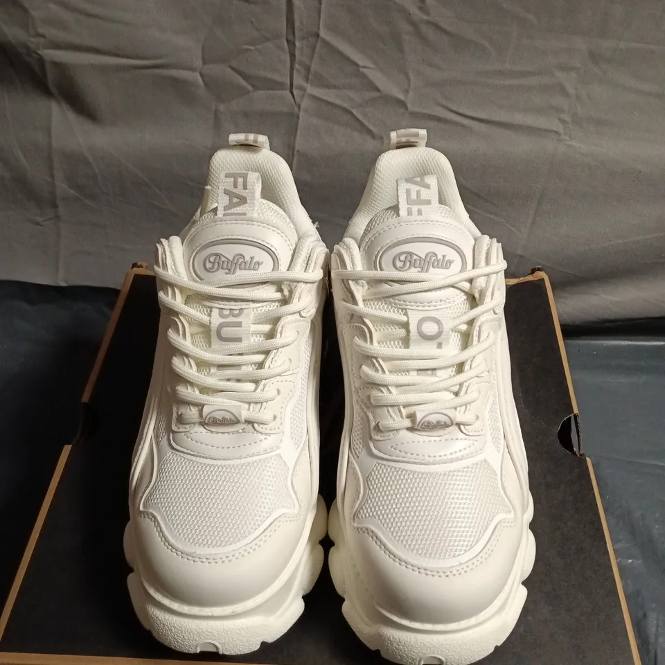 BOXED PAIR OF BUFFALO LONDON WHITE PLATFORM SNEAKERS – UK SIZE 4