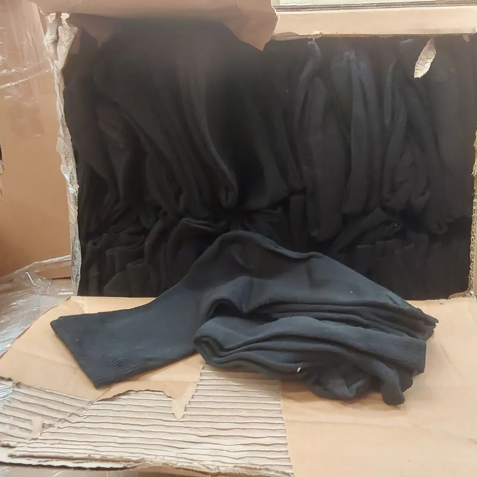 PALLET CONTAINING A VERY LARGE QUANTITY OF ASSORTED SOCKS