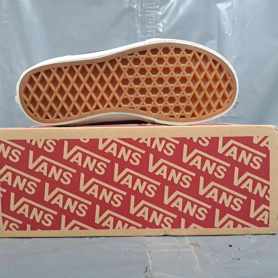 BOXED PAIR OF VANS WARD HI SHOES IN RED/WHITE SIZE UK 1