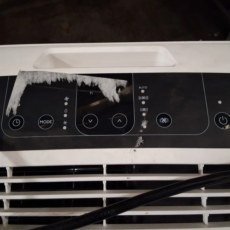 BOXED DE'LONGHI PINGUINO PAC EM82K.1 PORTABLE AIR CONDITIONER