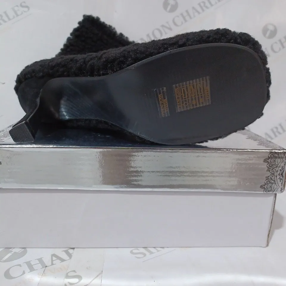 BOXED PAIR OF ALELLISA FLEECE SOFT HEEL SHOES IN BLACK UK SIZE 6
