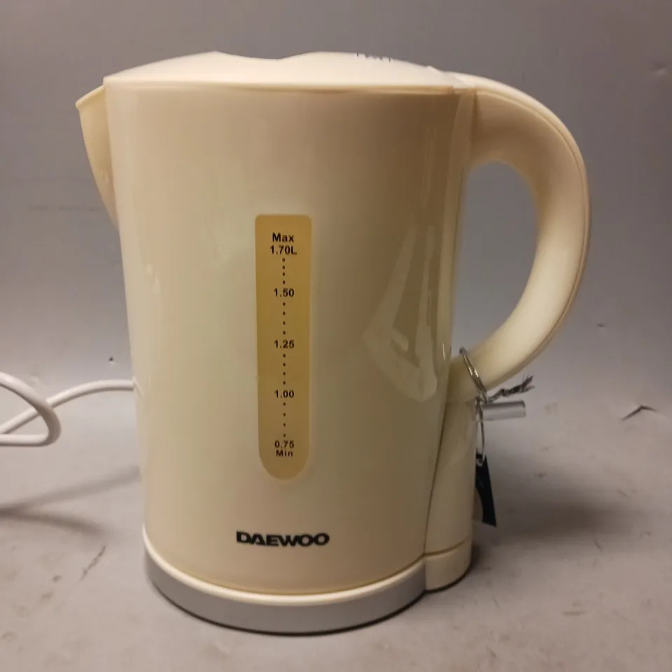 BOXED DAEWOO CREAM PLASTIC 1.7L JUG KETTLE 