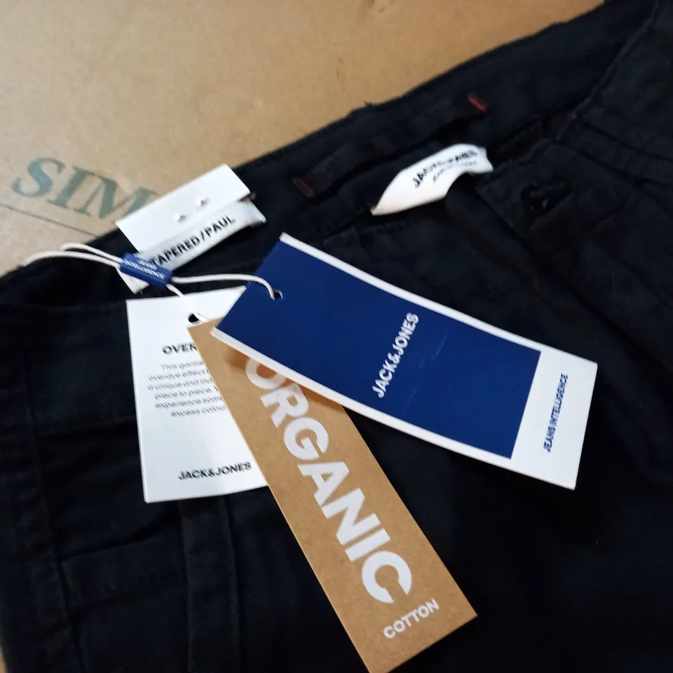 JACK & JONES BLACK TAPERED/PAUL CARGO PANTS - 27 / 30"