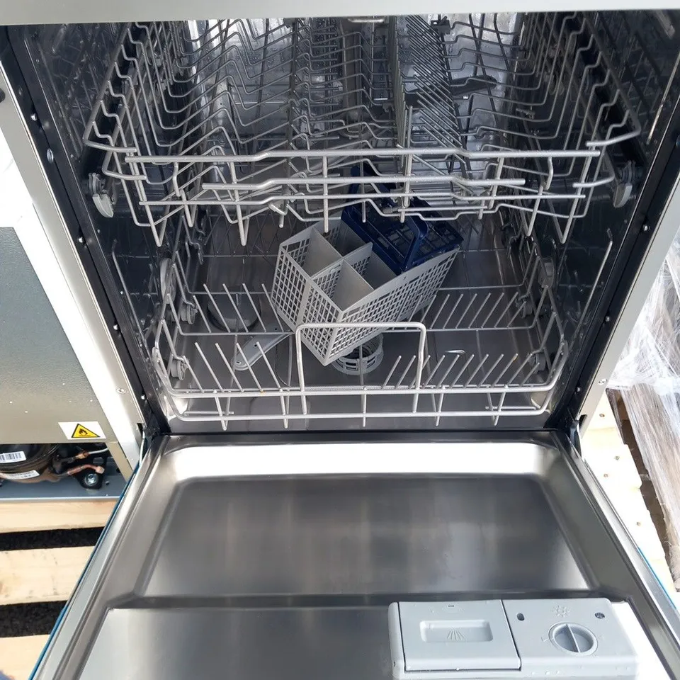 HISENSE HS60240XUK FREESTANDING STANDARD DISHWASHER - COLLECTION ONLY 