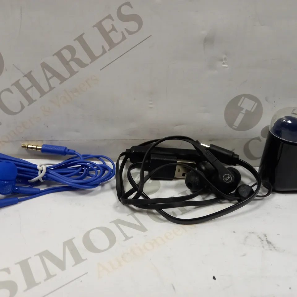 LOT OF APPROXIMATELY 16 PAIRS OF EARPHONES TO INCLUDE TRUE WIRELESS EARBUDS WITH CHARGING CASE, MIXX WIRELESS PLAY WIRELESS EARPHONES, MIXX #G IN EAR EARPHONES IN BLUE, ETC