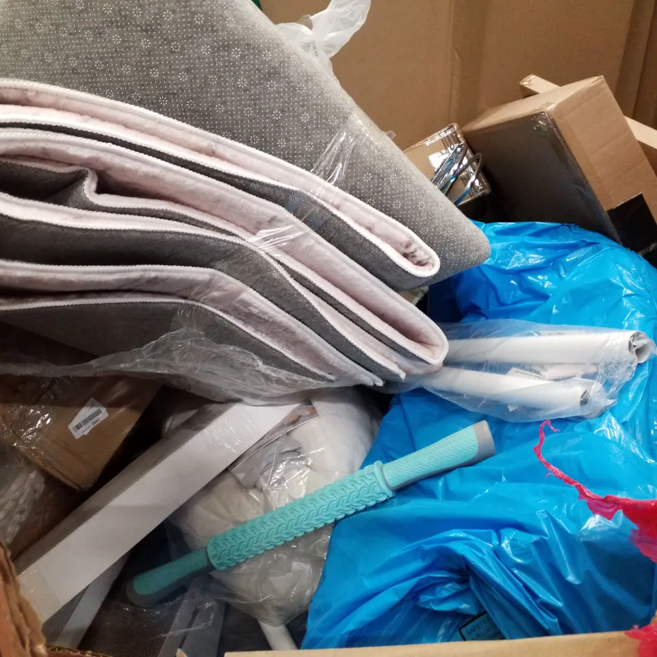 PALLET OF ASSORTED PRODUCTS INCLUDING BEACH TENT, TRUNKI KIDS SUITCASE, WINDOW FILM, 20W SOLAR PANEL