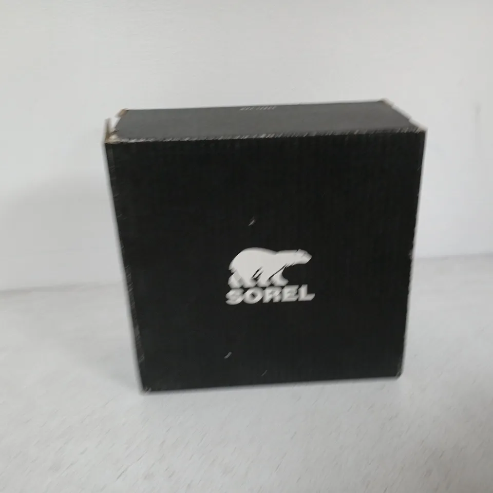 BOXED PAIR OF SOREL TODDLER SNOW COMMANDER BOOTS IN PURPPLE/BLACK - UK 4