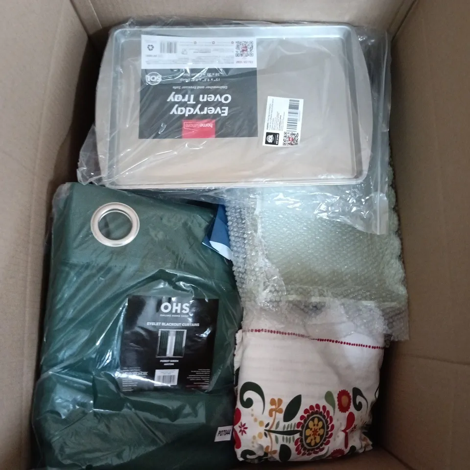BOX CONTAINING A MIX OF APPROXIMATELY 15 ASSORTED HOUSEHOLD ITEMS INCLUDING OVEN TRAYS, BLACKOUT CURTAINS, FISH BAIT ETC.