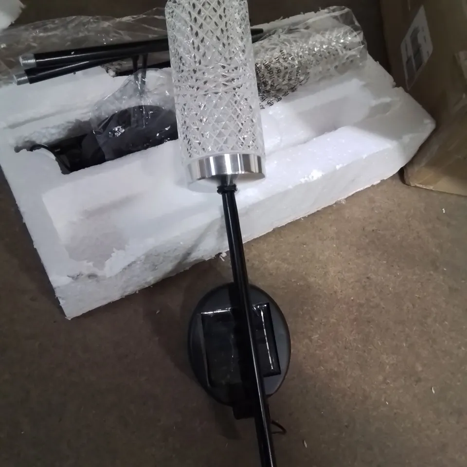 BOXED HOME2GARDEN SET OF 2 SOLAR LED CRYSTAL EFFECT STAKE LIGHTS- WHITE