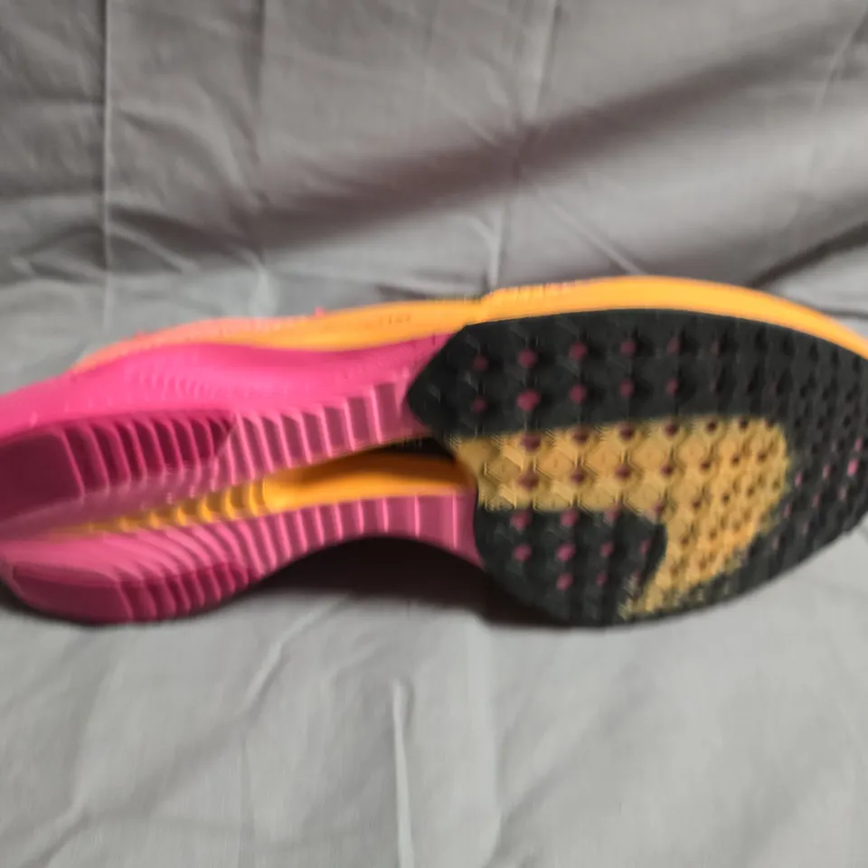 UNBOXED PAIR OF NIKE VAPORFLY  3 MENS ROAD RACING TRAINERS - UK SIZE UNSPECIFIED