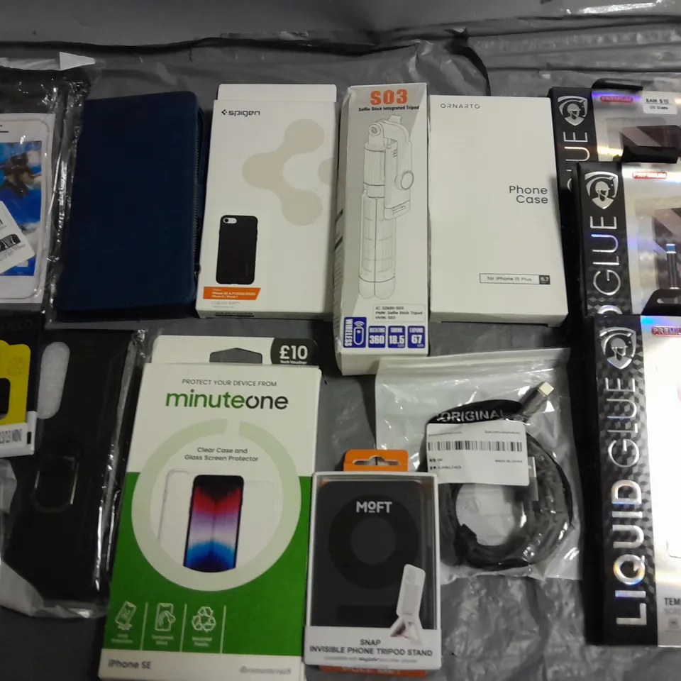 LOT OF ASSORTED MOBILE PHONE ACCESSORIES TO INCLUDE CASES, SCREEN PROTECTORS AND CABLES