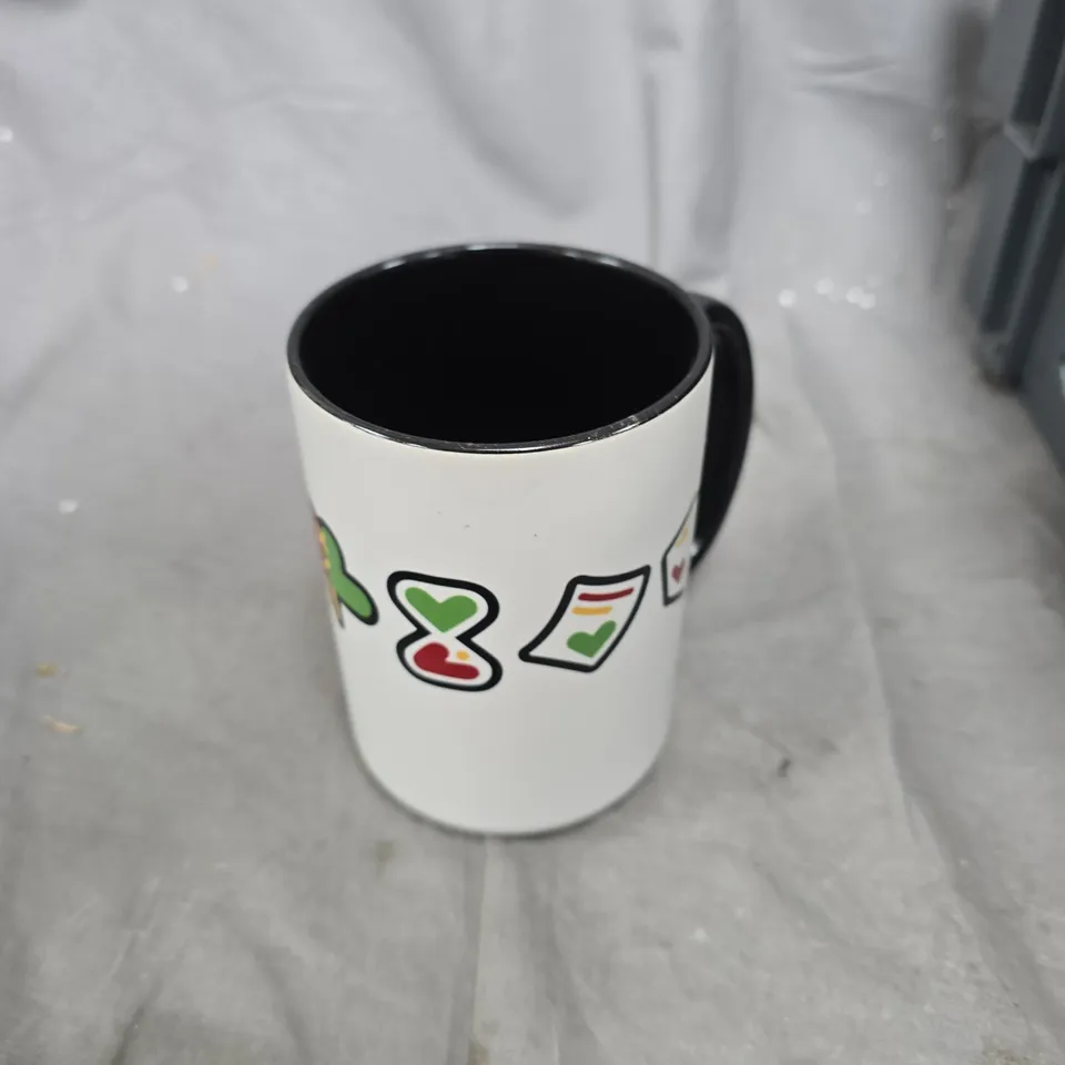 JOB LOT OF APPROXIMATELY 6 GLASS ITEMS TO INCLUDE: SMALL BOTTLE VASE AND MUG