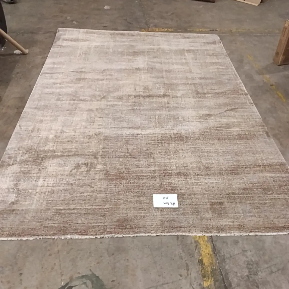 STILLAGE OF DESIGNER RUGS APPROXIMATELY 16 RUGS MEDIUM / LARGE