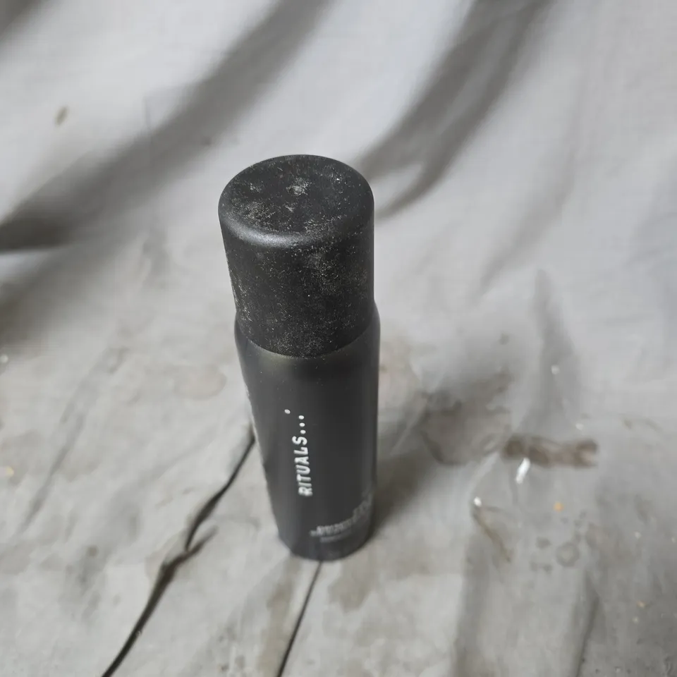 APPROXIMATELY 18 ASSORTED AEROSOLS INCLUDING CARPLAN DE ICER , RITUALS ANTI PERSPIRANT SPRAY AND GLADE TOUCH & FRESH 