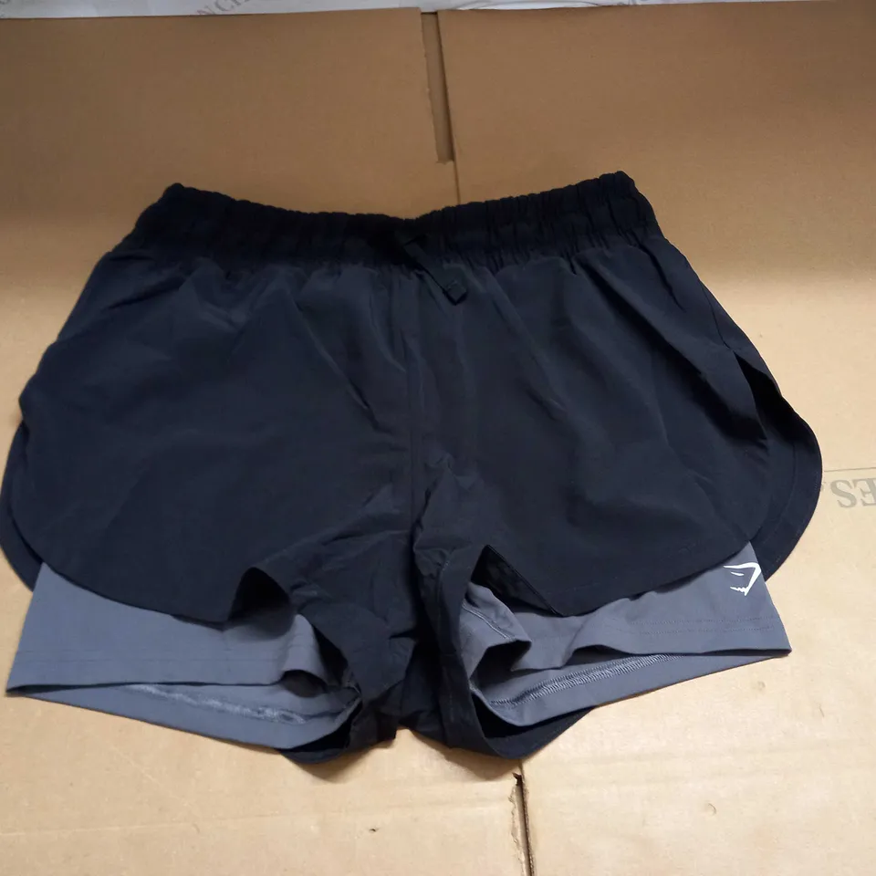 GYMSHARK TRANING SHORTS SIZE M