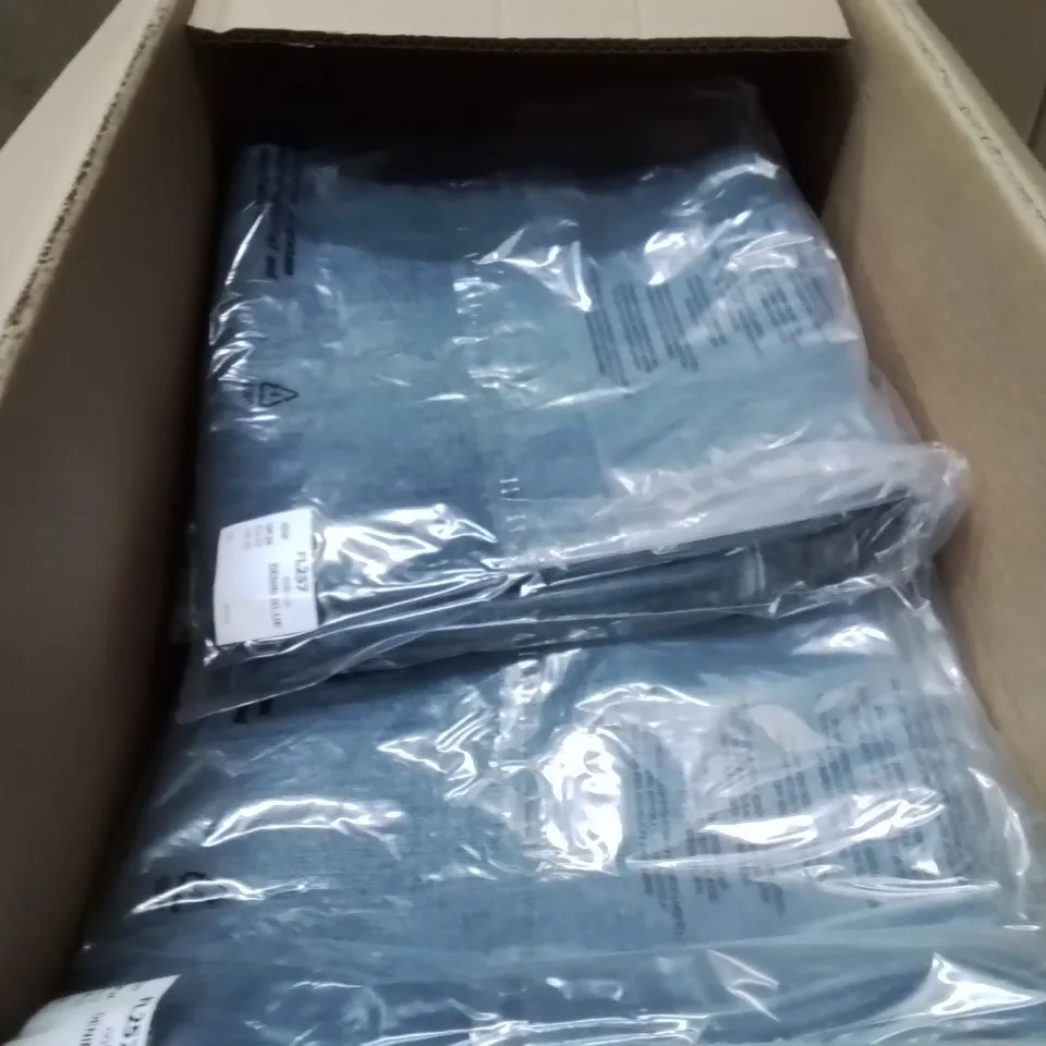 BOXED BRAND NEW APPROXIMATELY 14 JULIPA JEANS DENIM BLUE SIZE 24