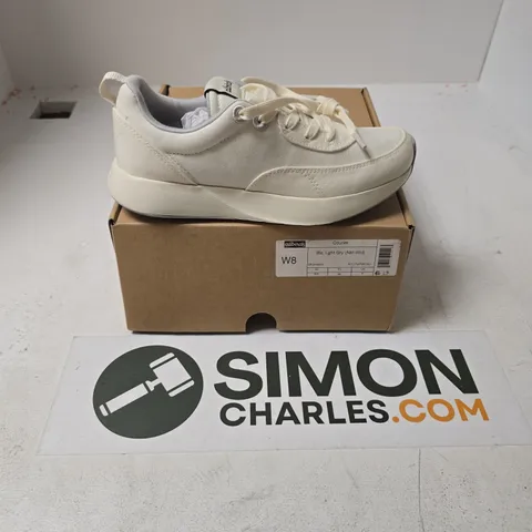 BOXED PAIR OF ALLBIRDS WOMENS TRAINERS IN WHITE/GREY - SIZE 5