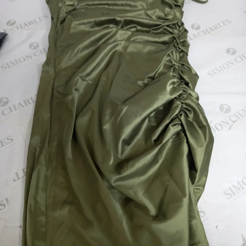 CIDER SHINNY STRECH DRESS IN GREEN - XL