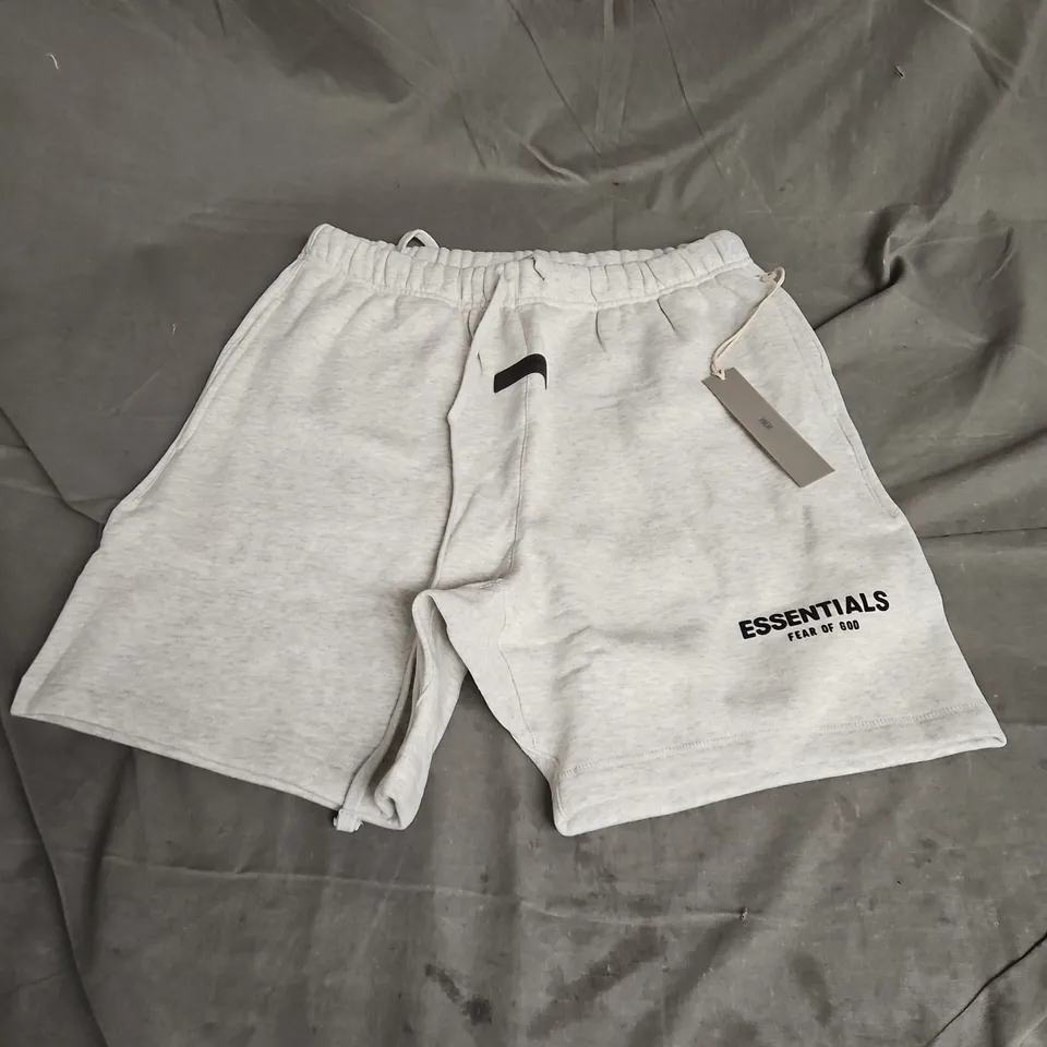 ESSENTIALS SHORTS IN LIGHT OATMEAL SIZE M