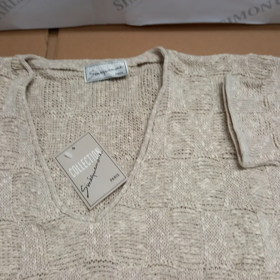 LOT OF APPROXIMATELY 20 AS NEW V-NECK JUMPERS IN BEIGE - SIZE UNSPECIFIED