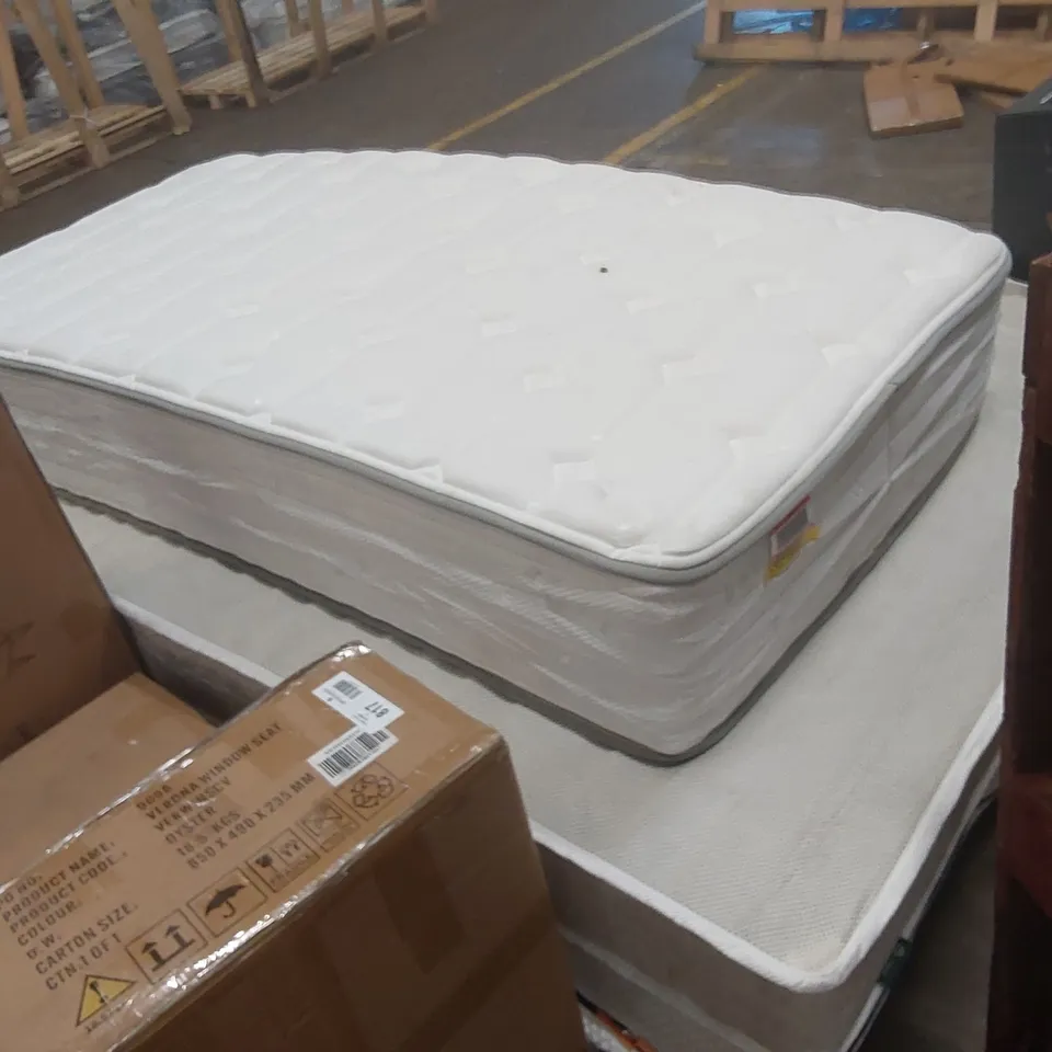 PALLET CONTAINING 4x ASSORTED MATTRESSES AND 1x MATTRESSES TOPPER