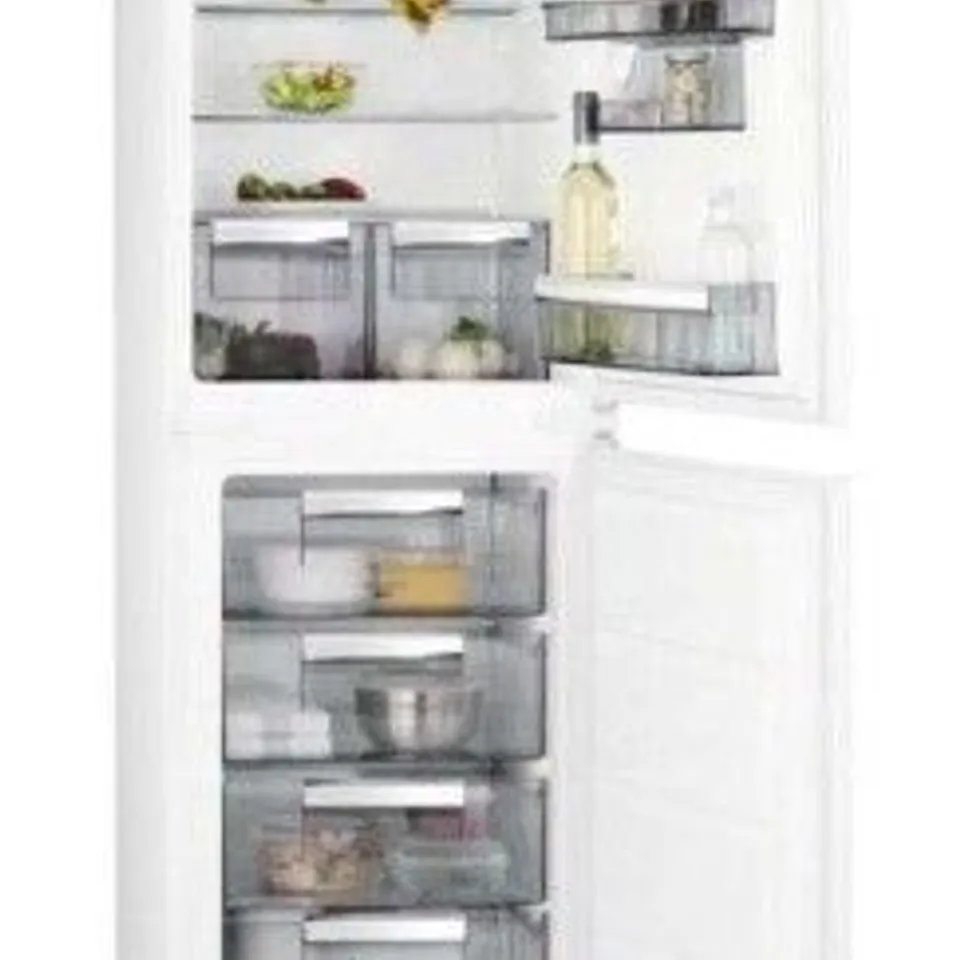 AEG 6000 SERIES INTEGRATED 50/50 FRIDGE FREEZER MODEL SCE818E6NS RRP £934