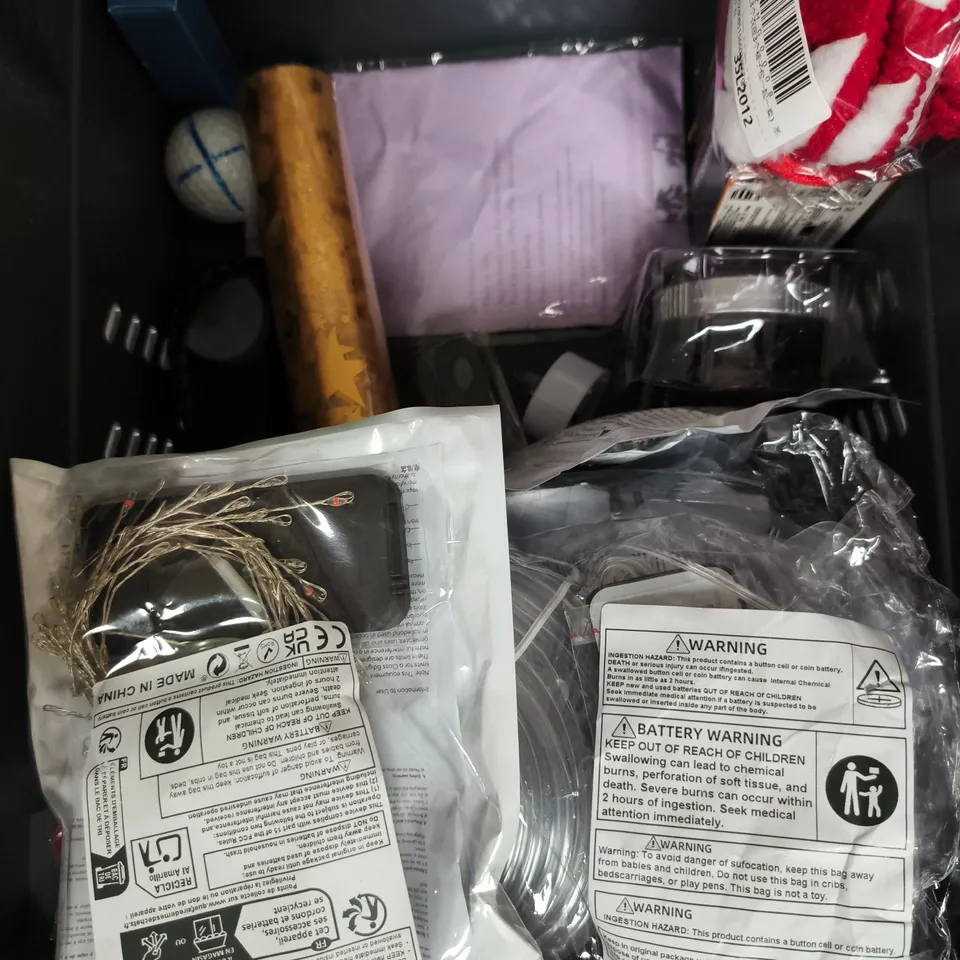 APPROXIMATELY 15 ASSORTED HOUSEHOLD PRODUCTS TO INCLUDE LED LIGHTS, STENCILS, CHRISTMAS DECOR ETC 