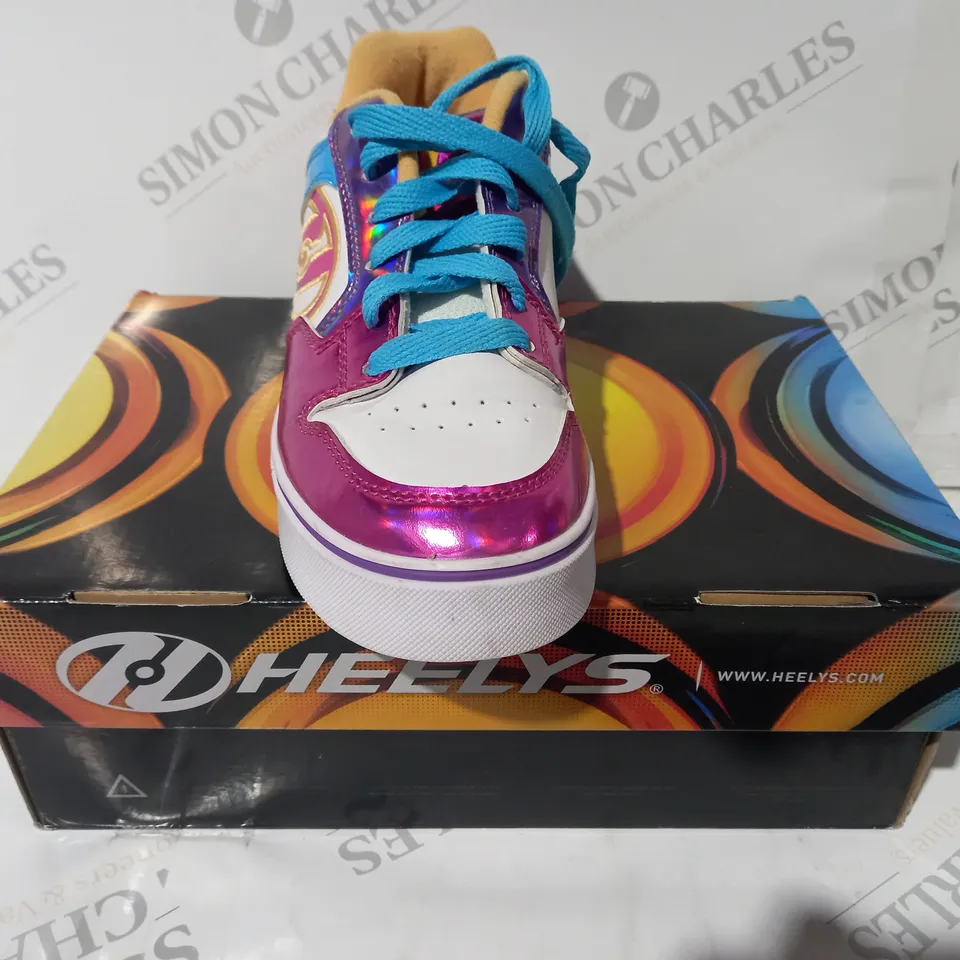 BOXED PAIR OF HEELYS SHOES IN WHITE/FUCHSIA UK SIZE 5