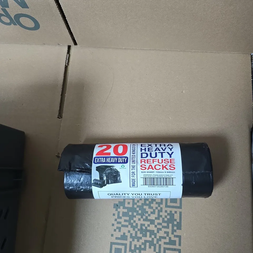 TOTE OF APPROXIMATELY 14 ASSORTED ITEMS TO INCLUDE: REFUSE SACKS 