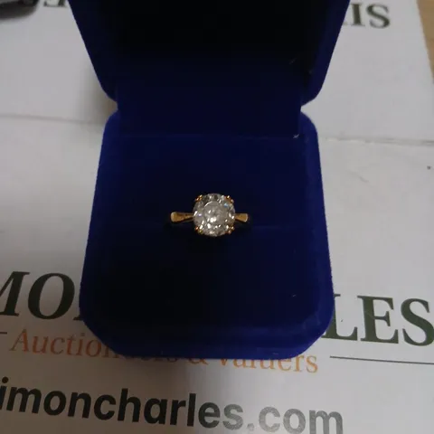 DIAMONIQUE HALO RING IN YELLOW GOLD 