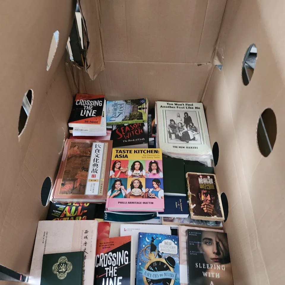 CAGE OF A SIGNIFICANT QUANTITY OF ASSORTED BOOKS BY NINA STIBBE, DC COMICS, KIRSTEN MCDOUGALL, NOEL FITZPATRICK, HOLLY JACKSON, JEFFREY ARCHER, MIN JIN LEE, SHAKESPEARE, ETC