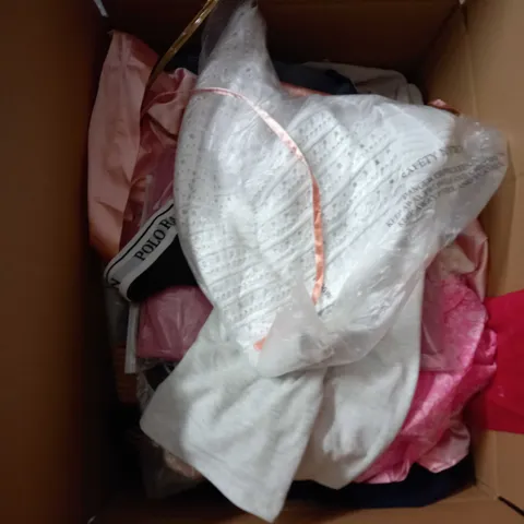BOX OF APPROX 35 ASSORTED CLOTHING ITEMS TO INCLUDE - DRESSES, T-SHIRTS AND TROUSERS