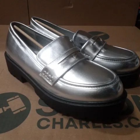 BOX CONTAINING APPROXIMATELY 5 PAIRS OF BRAND NEW SIMPLY BE SILVER DALLAS WIDE PENNY LOAFERS - SIZE 7