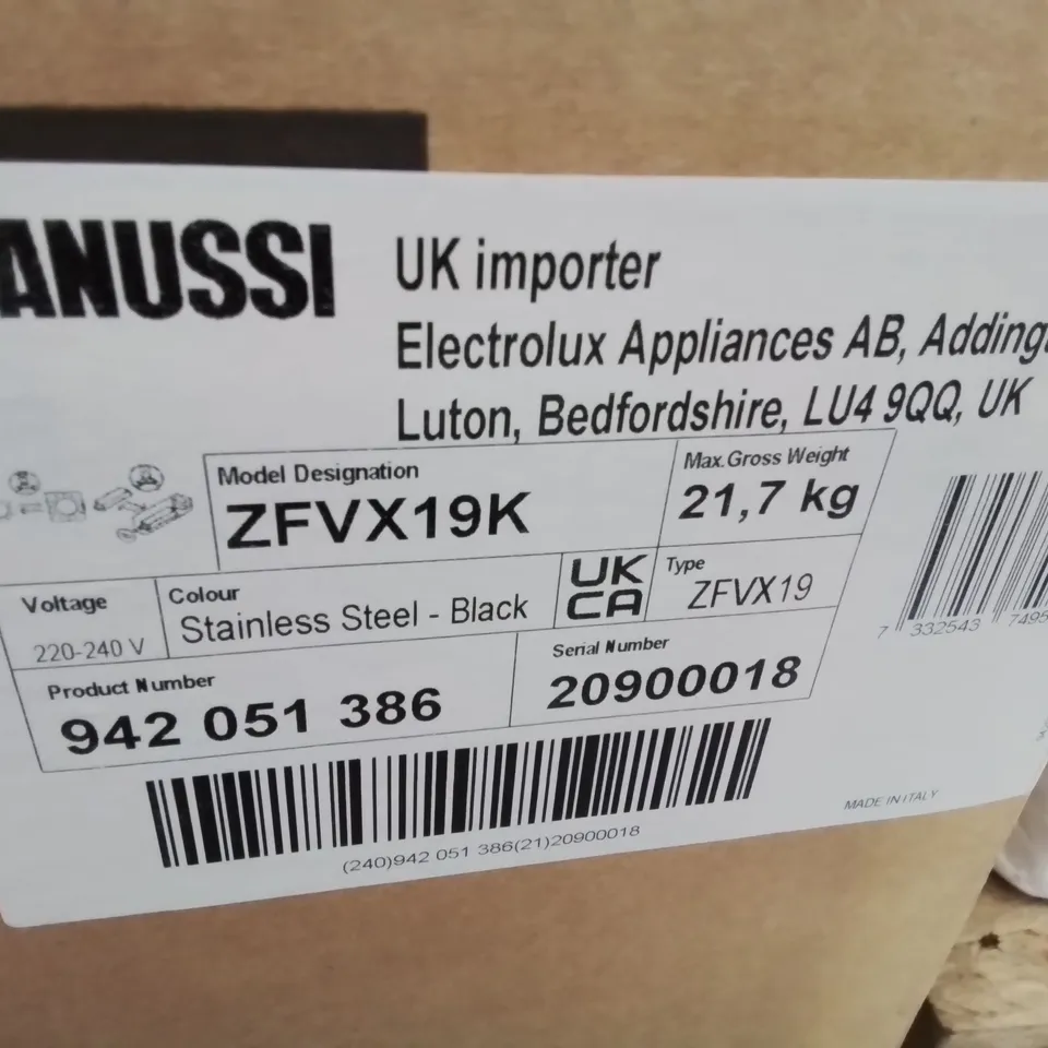 ZANUSSI 90cm ANGLED CHIMNEY COOKER HOOD - BLACK  Model ZFVX19K