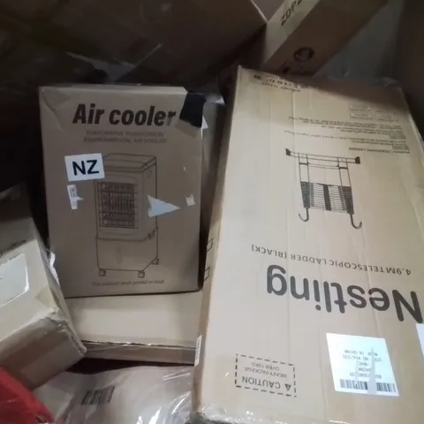 PALLET CONTAINING VARIOUS ASSORTED BOXED HOUSEHOLD ITEMS TO INCLUDE: TELESCOPIC LADDER, AIR COOLER, PULL UP BAR  AND LOTS MORE UNMARKED BOXED ITEMS