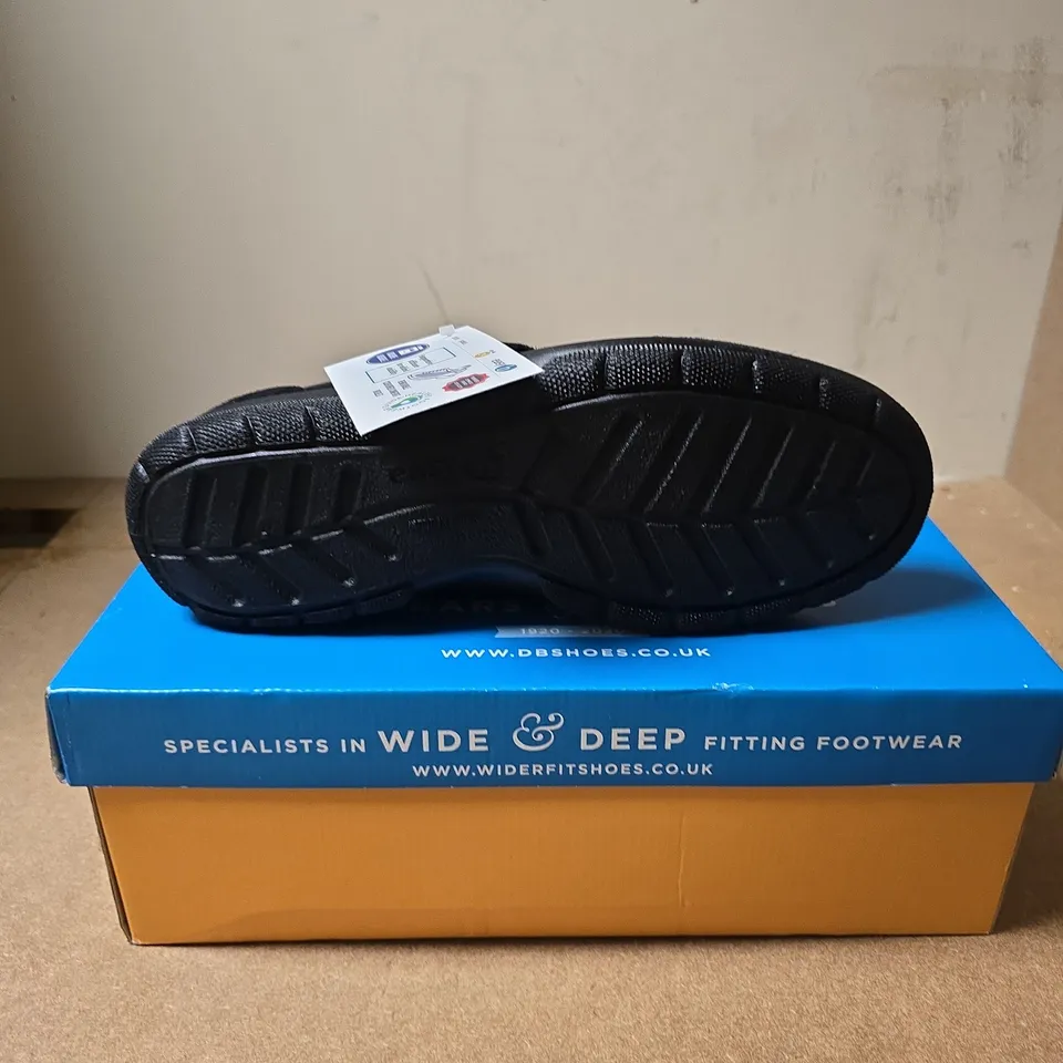 DB SHOES BLACK WIDE-FIT SLIP-ON SHOES – UK 8