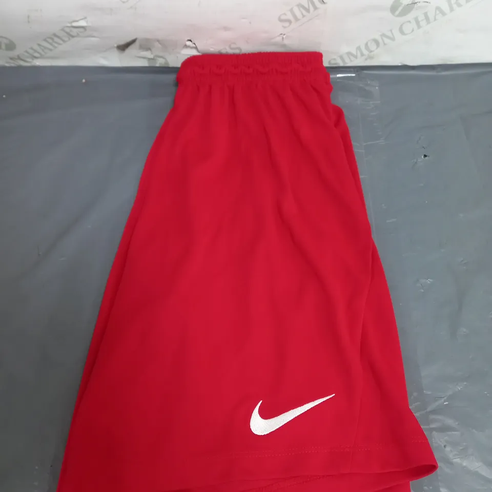 NIKE LOGO CASUAL SHORTS SIZE M