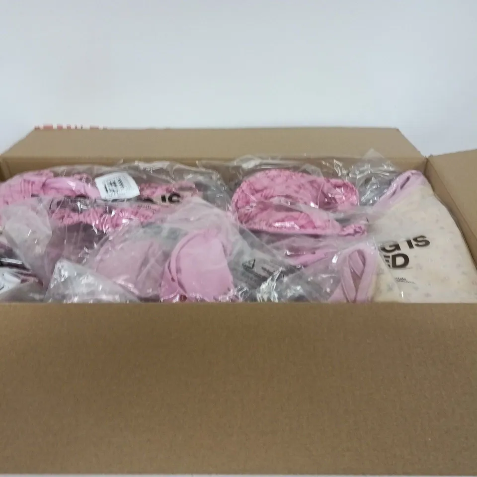 BOX OF APPROXIMATELY 20 ASSORTED CLOTHING ITEMS TO INCLUDE: LONGLINE CAMI 