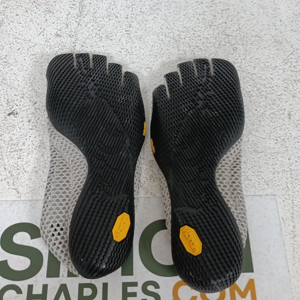 PAIR OF VIBRAM FIVE FINGERS SLIP ON SHOES - 38