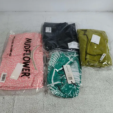 APPROXIMATELY 30 ASSORTED CLOTHING ITEMS IN VARIOUS SIZES, STYLES & COLOURS TO INCLUDE BRANDS SUCH AS MUDFLOWER, EMRECO, BENCH, ETC - COLLECTION ONLY