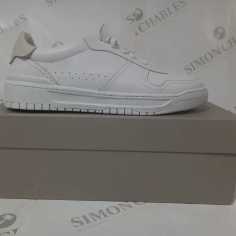 BOXED PAIR OF JIGSAW SHOES IN WHITE UK SIZE 6