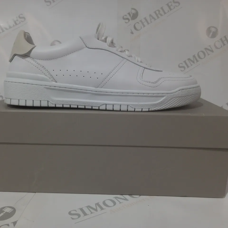 BOXED PAIR OF JIGSAW SHOES IN WHITE UK SIZE 6