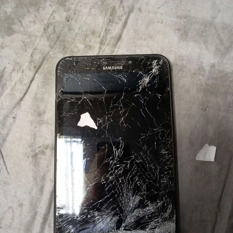 SAMSUNG TABLET PC – CRACKED SCREEN 