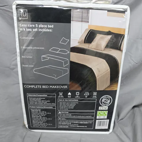 TU Easy Care 5-Piece Bed in a Bag Set: Duvet Cover, Pillowcases & Runner